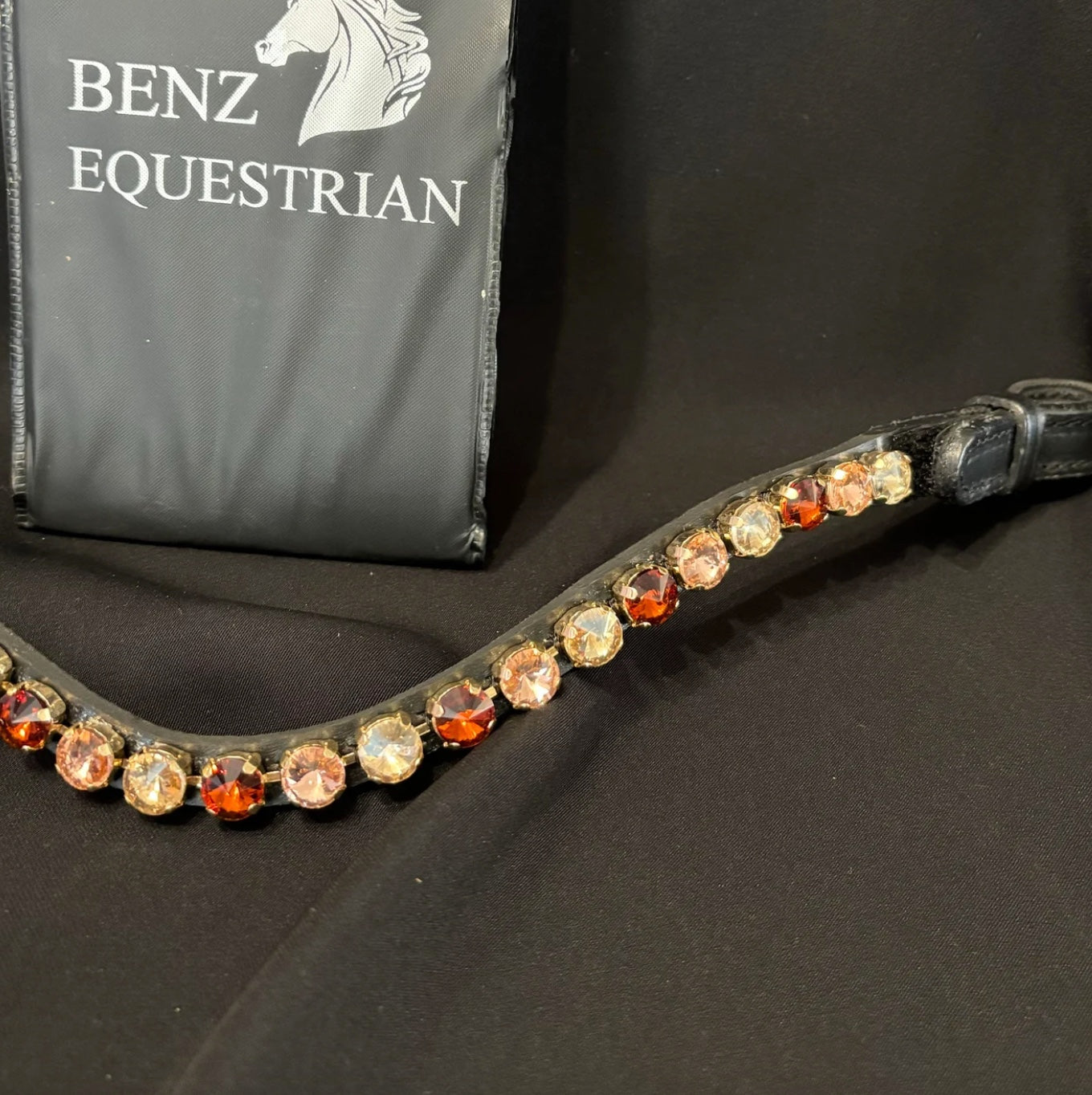 スワロフスキーUシェイプ額革 ハニー&ローズゴールド ブラック Benz Equestrian