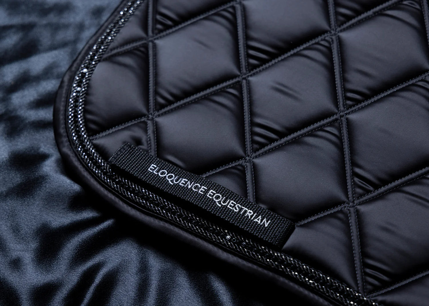 最高級天然ウールファーパッド付きゼッケン ラインストーン付き 馬場用 鞍傷防止 Eloquence Equestrian