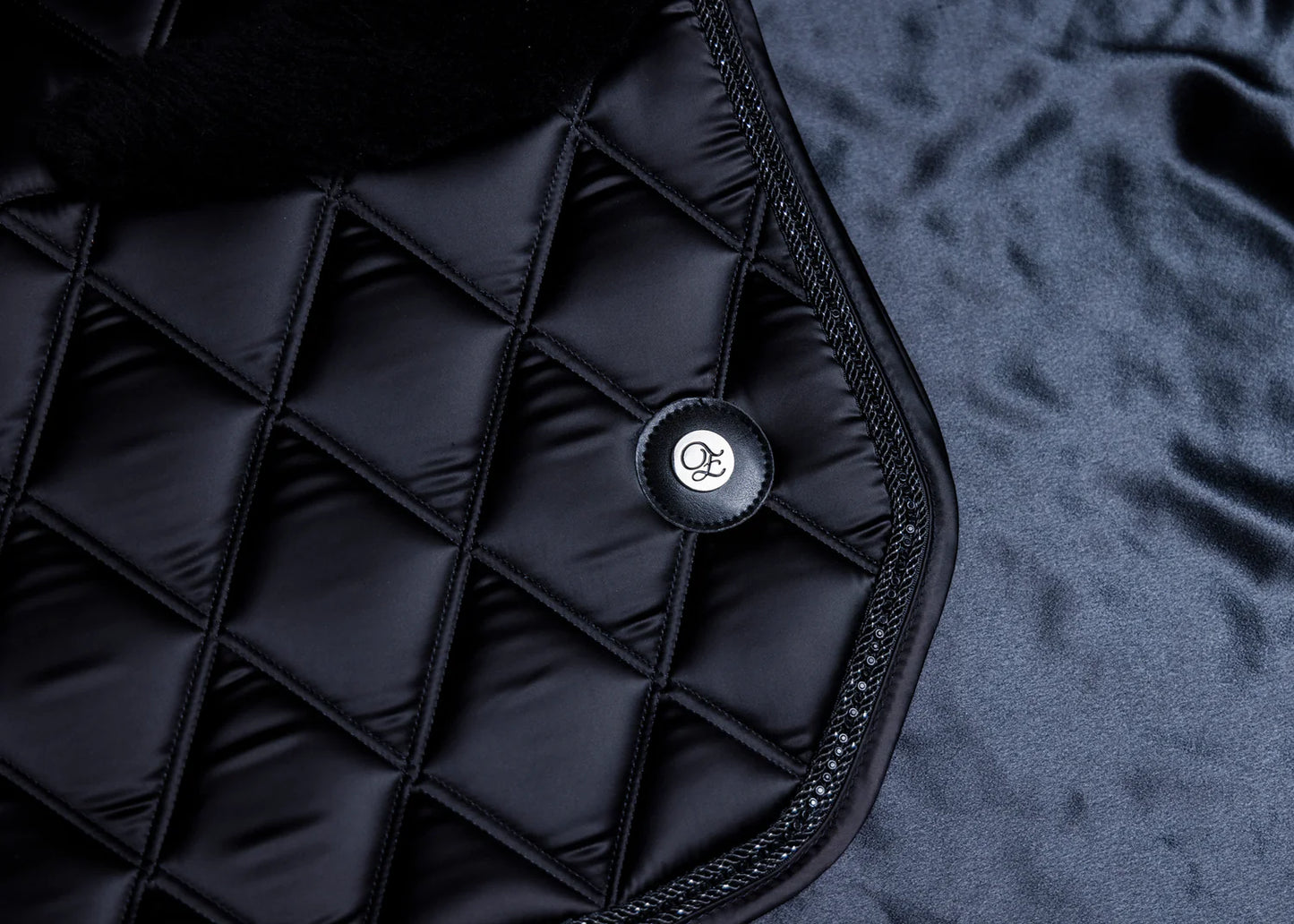 最高級天然ウールファーパッド付きゼッケン ラインストーン付き 馬場用 鞍傷防止 Eloquence Equestrian