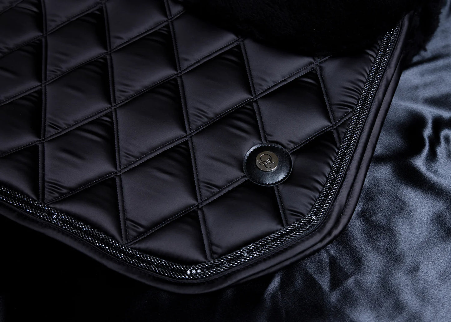 最高級天然ウールファーパッド付きゼッケン ラインストーン付き 馬場用 鞍傷防止 Eloquence Equestrian