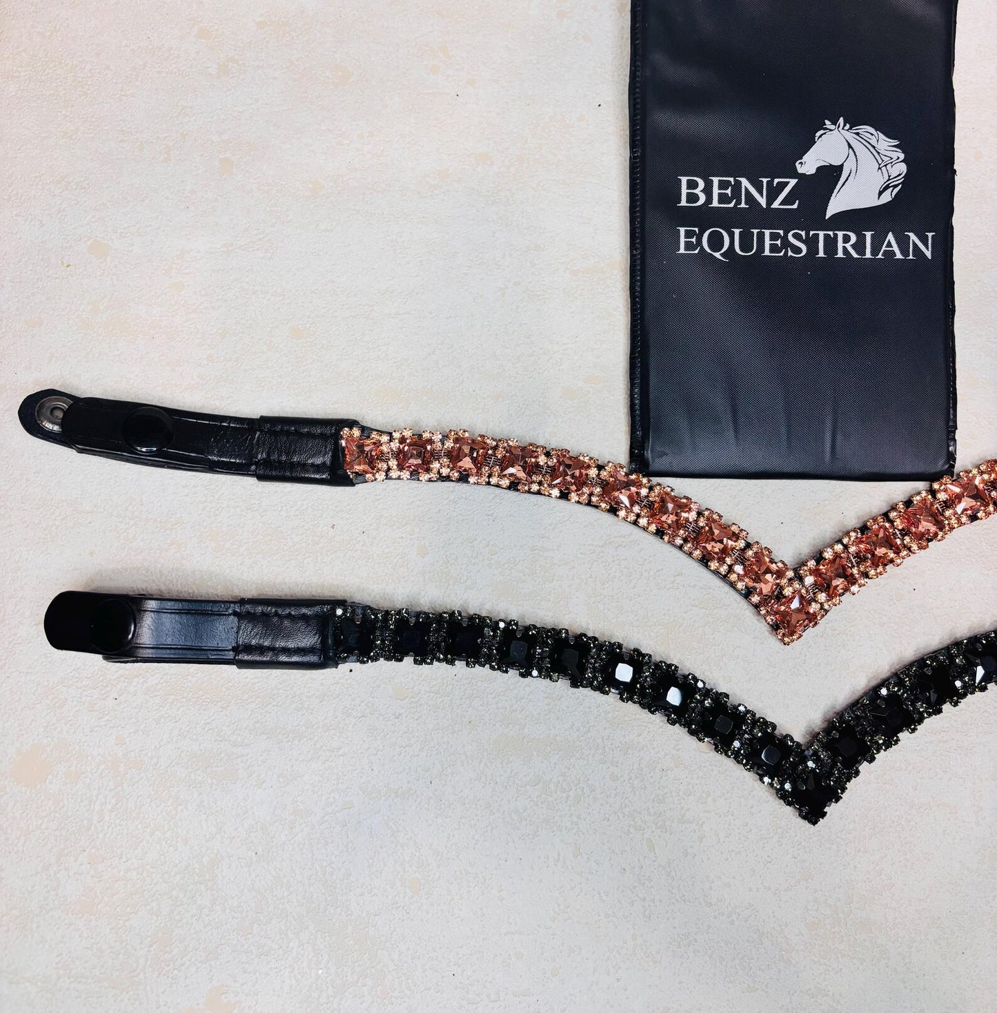 スワロフスキーVシェイプ額革 ローズゴールド/ブラック Benz Equestrian