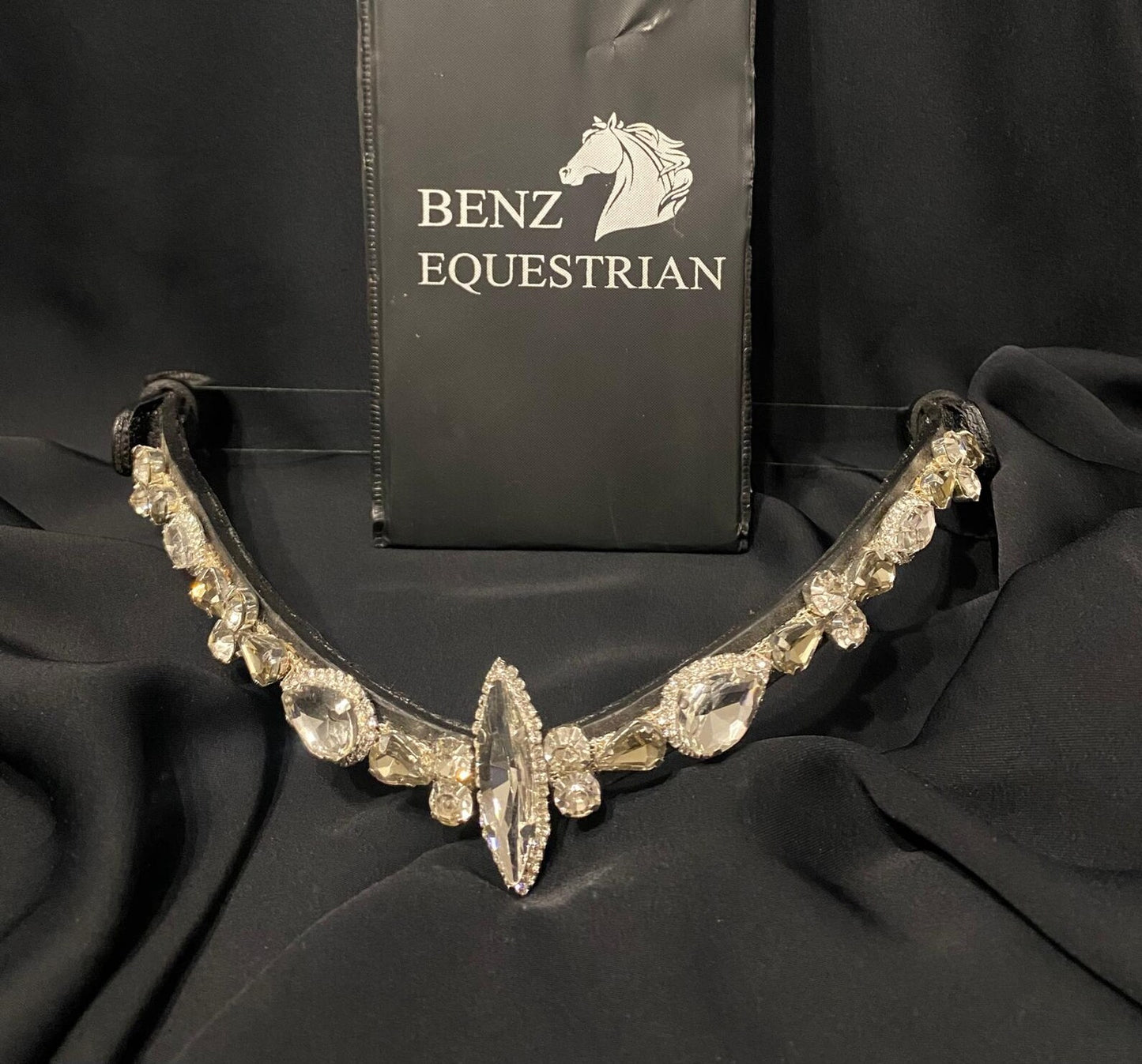 スワロフスキードロップクリスタル額革 シルバー Benz Equestrian