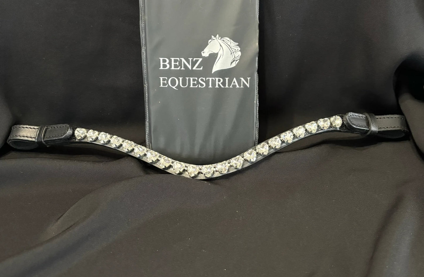 スワロフスキーUシェイプ額革 シルバー ハート ブラック Benz Equestrian