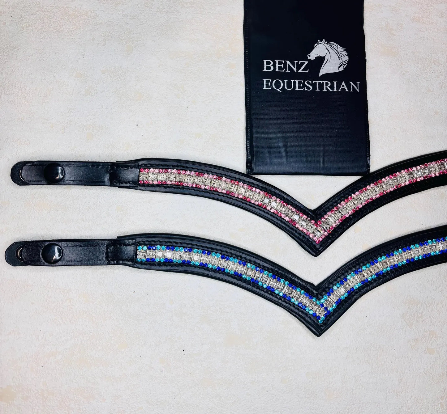 スクエアスワロフスキー額革 Vシェイプ サファイアブルー/ピンク Benz Equestrian