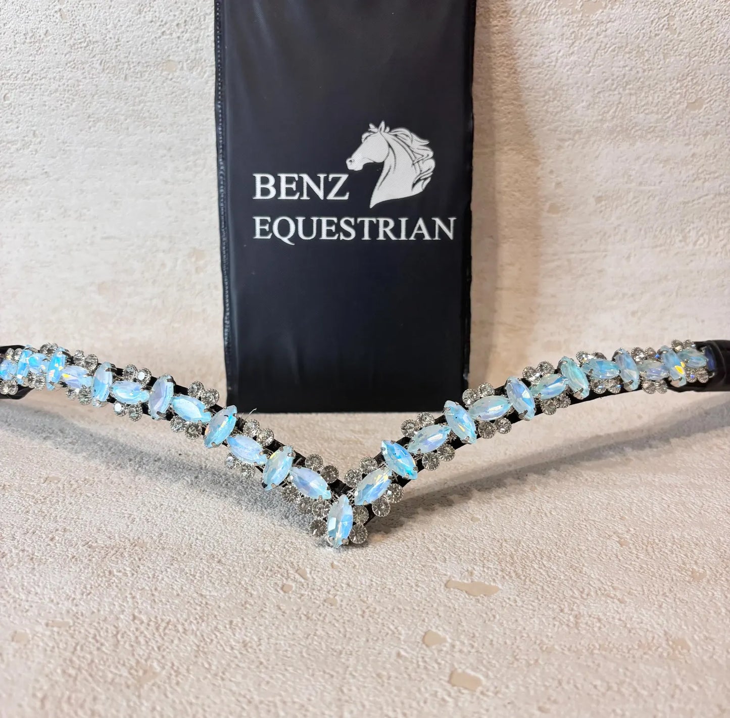 スワロフスキーVシェイプ額革 ローズゴールド/スカイブルー/ホワイトオパール Benz Equestrian