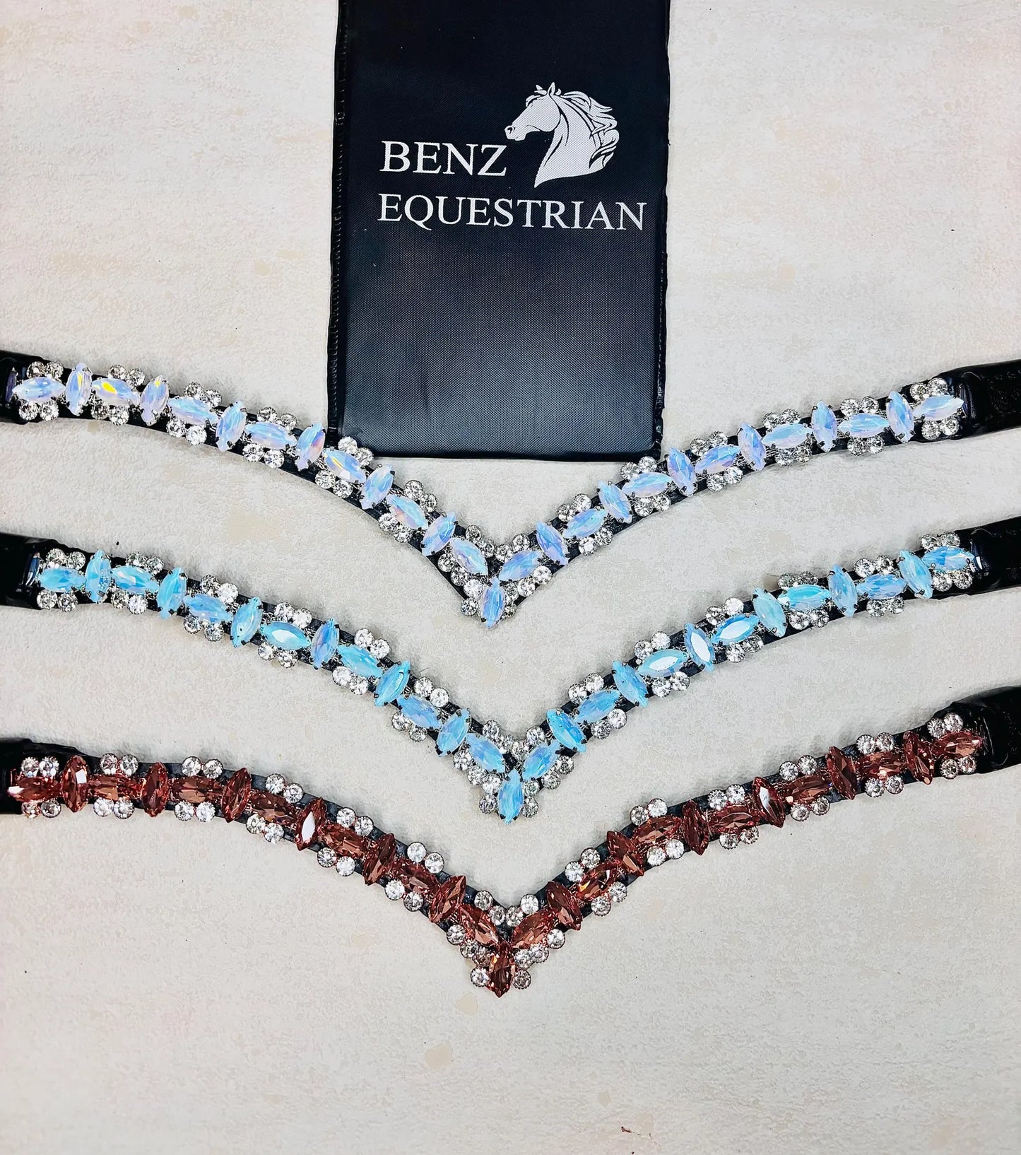 スワロフスキーVシェイプ額革 ローズゴールド/スカイブルー/ホワイトオパール Benz Equestrian