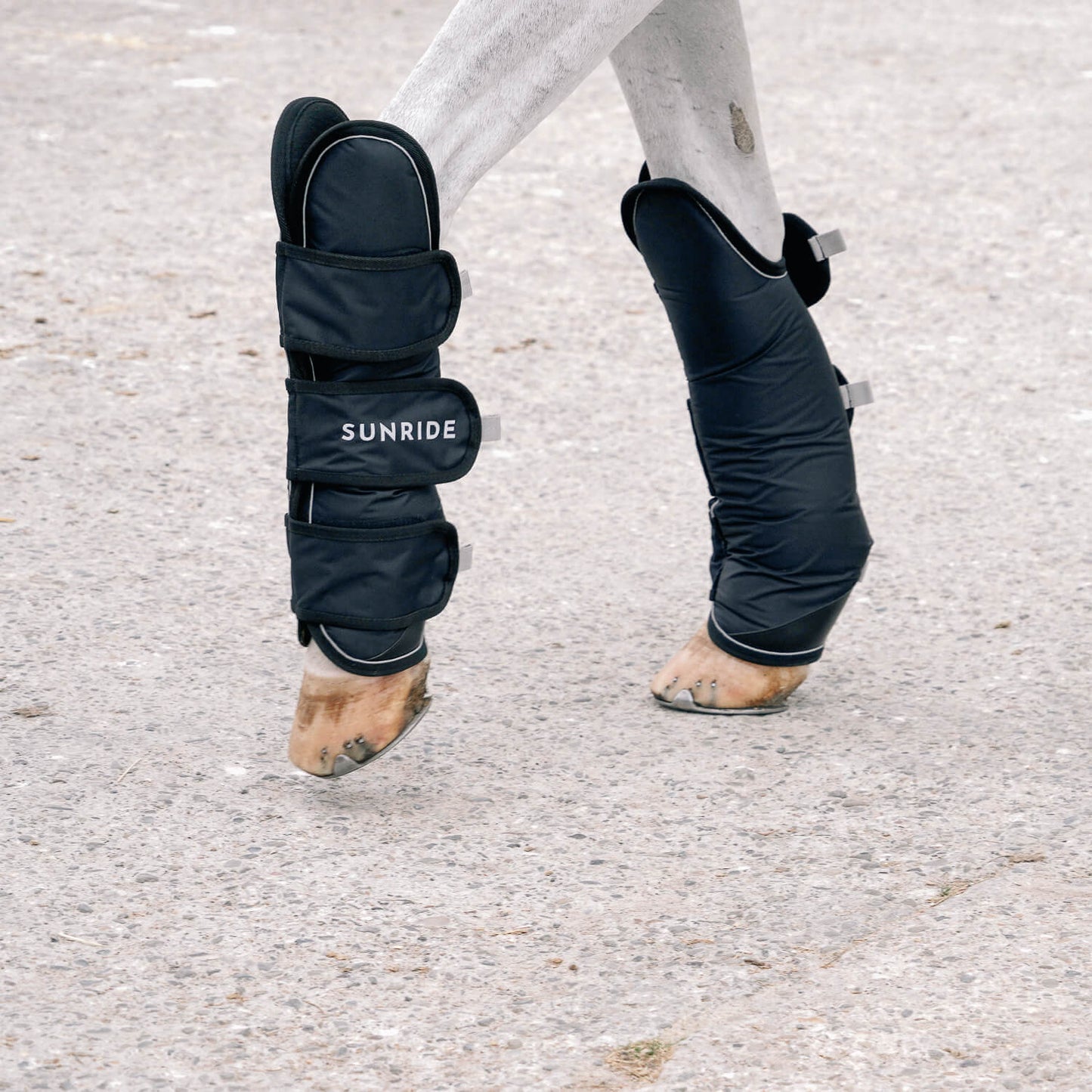 Soft genuine leather, no opening, with one pull handle, black/brown Sunride