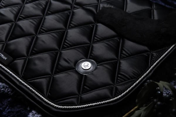 Top quality natural wool fur padded bib for riding track Bib to prevent saddle scratches Eloquence Equestrian