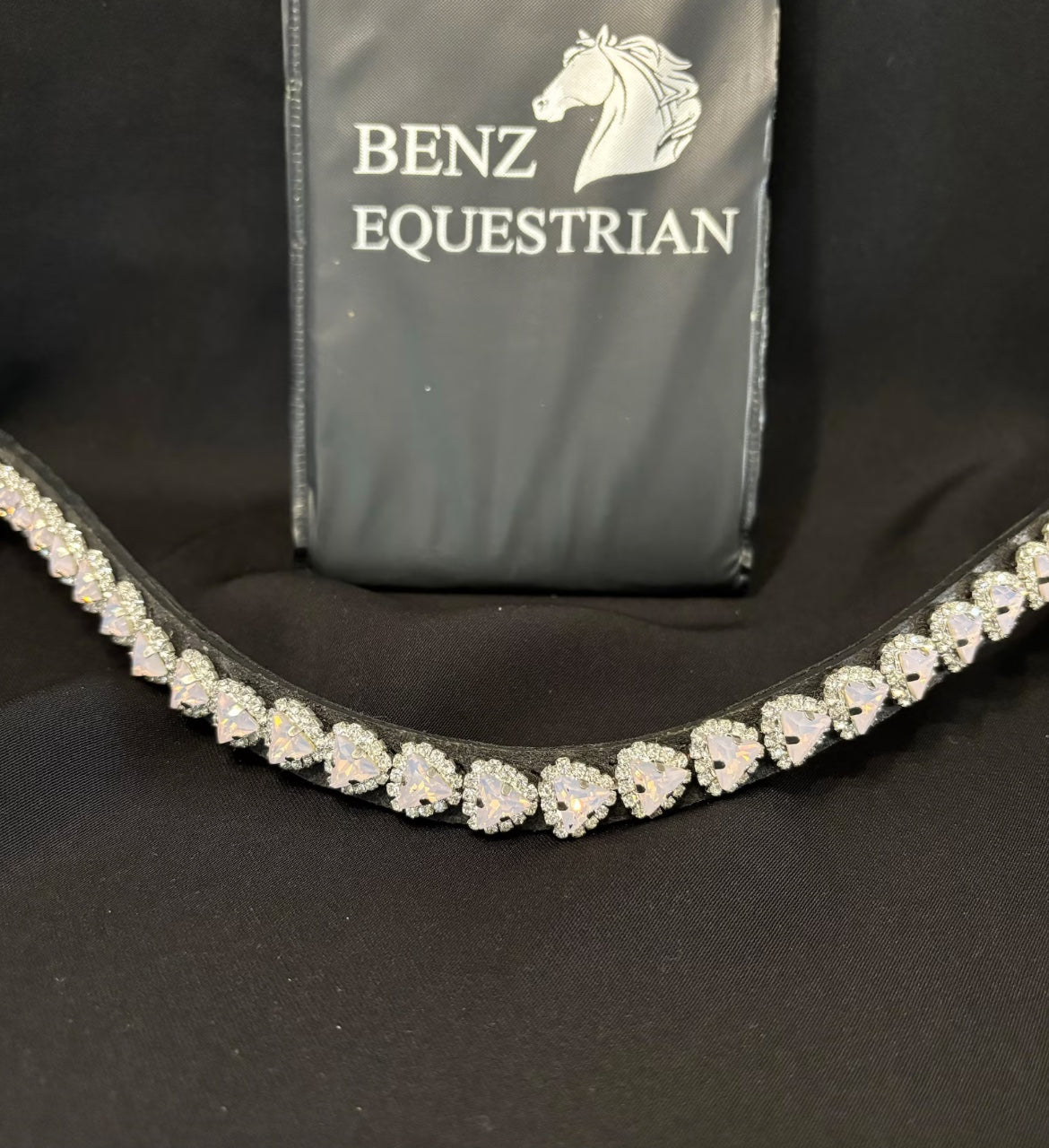 スワロフスキーUシェイプ額革 ベビーピンク ハート ブラック Benz Equestrian