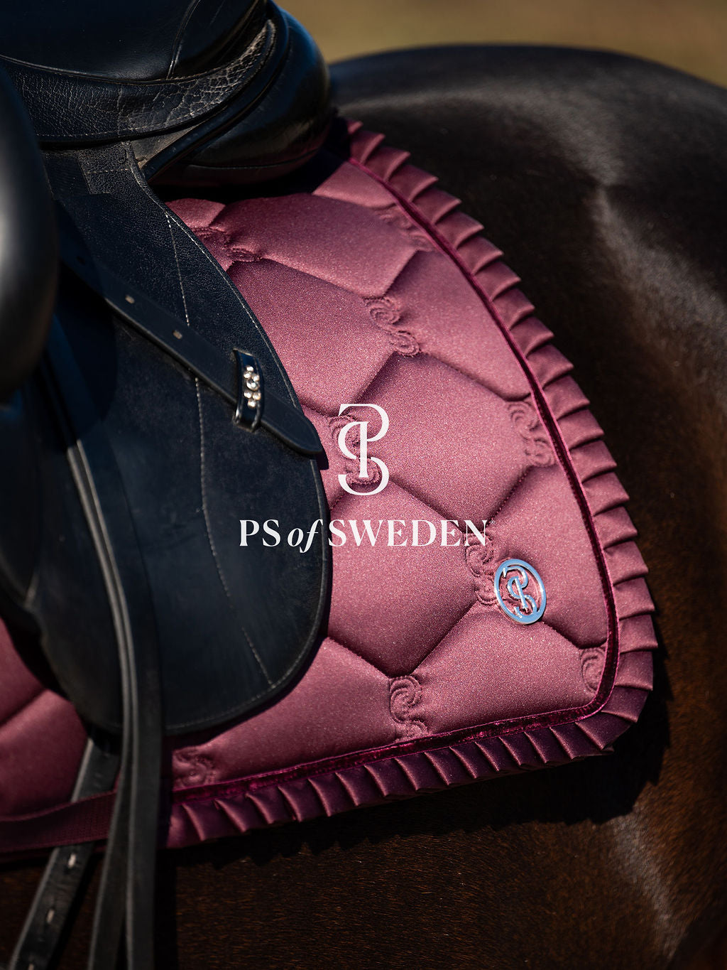 Horse track bib with ruffles, anatomical construction, Ps of Sweden