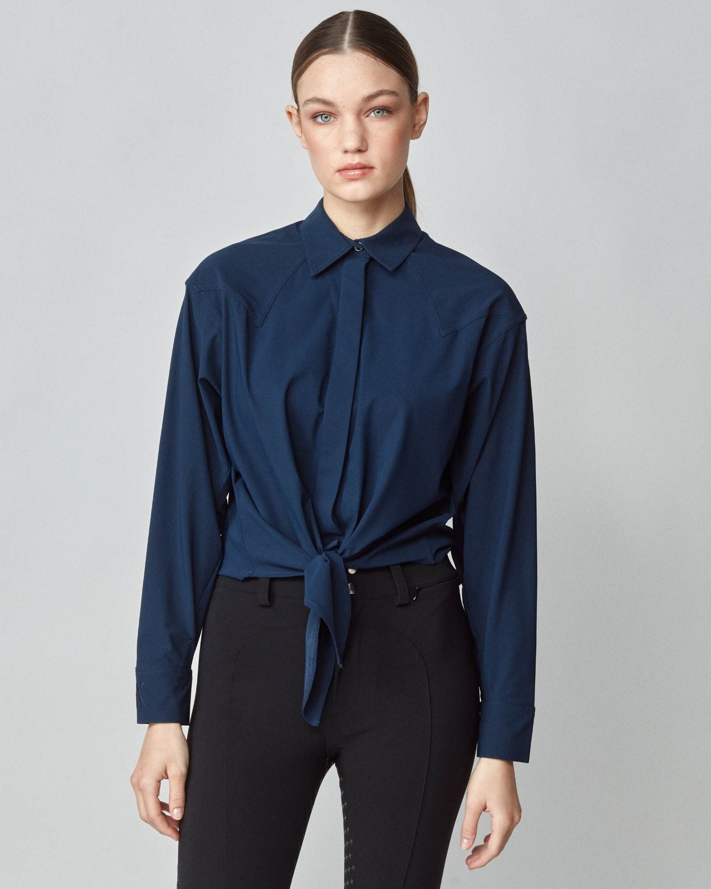 Riding shirt with front tie in stretch technical fabric, navy/white Yagya