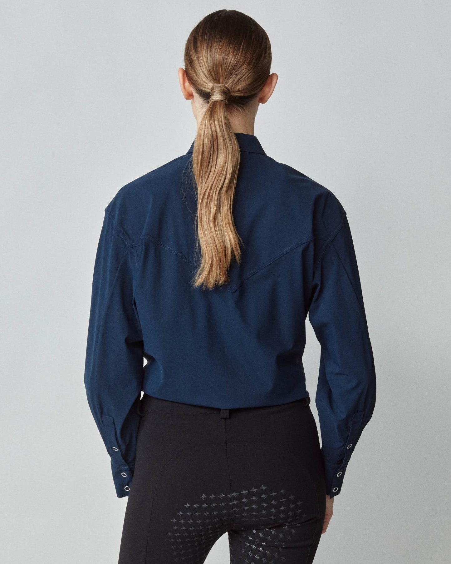 Riding shirt with front tie in stretch technical fabric, navy/white Yagya