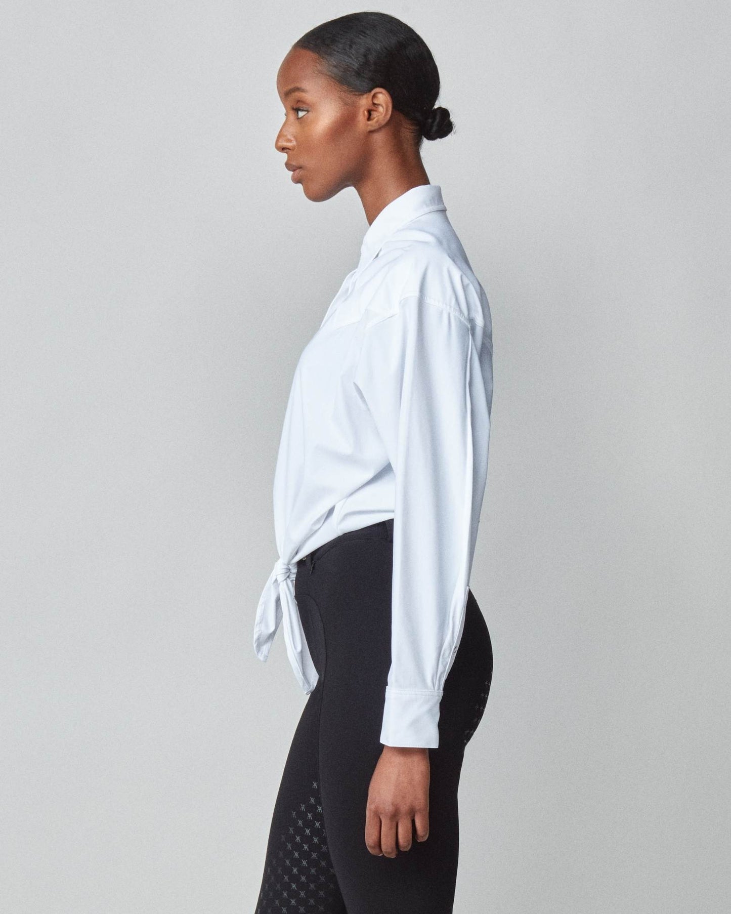 Riding shirt with front tie in stretch technical fabric, navy/white Yagya