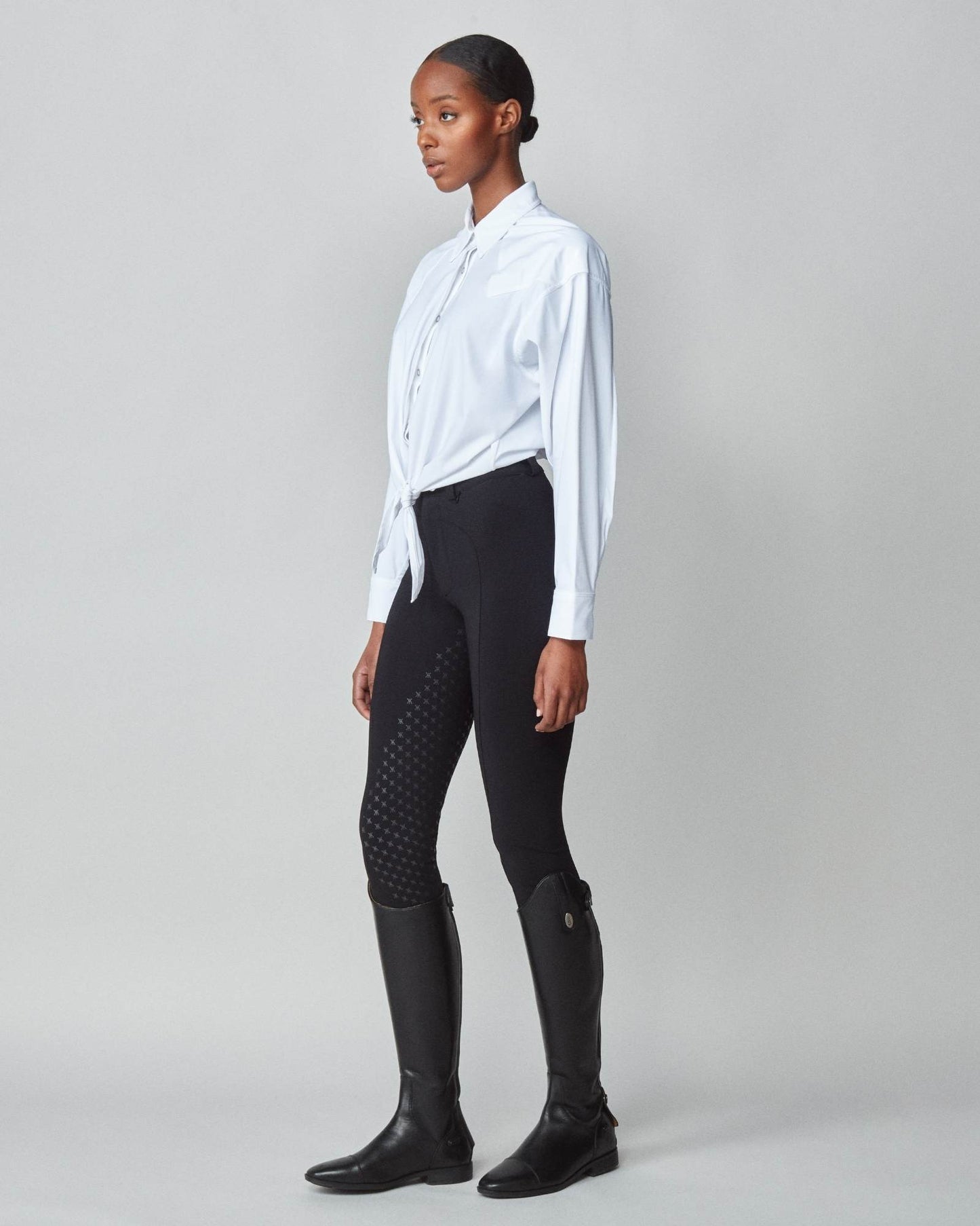Riding shirt with front tie in stretch technical fabric, navy/white Yagya