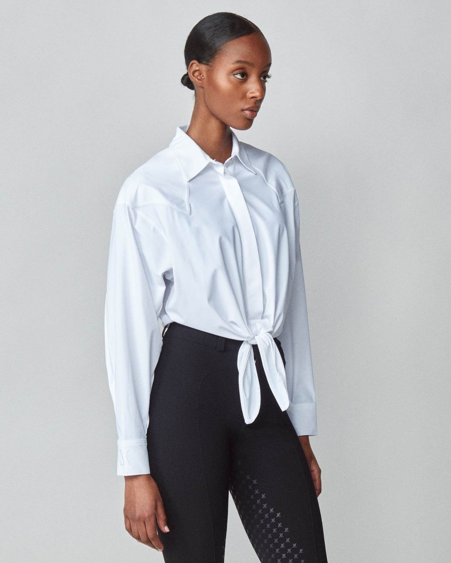 Riding shirt with front tie in stretch technical fabric, navy/white Yagya