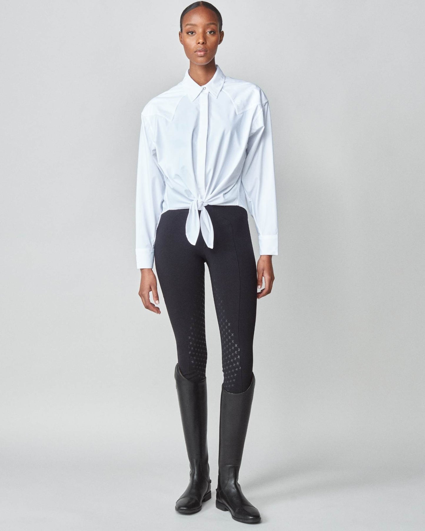Riding shirt with front tie in stretch technical fabric, navy/white Yagya