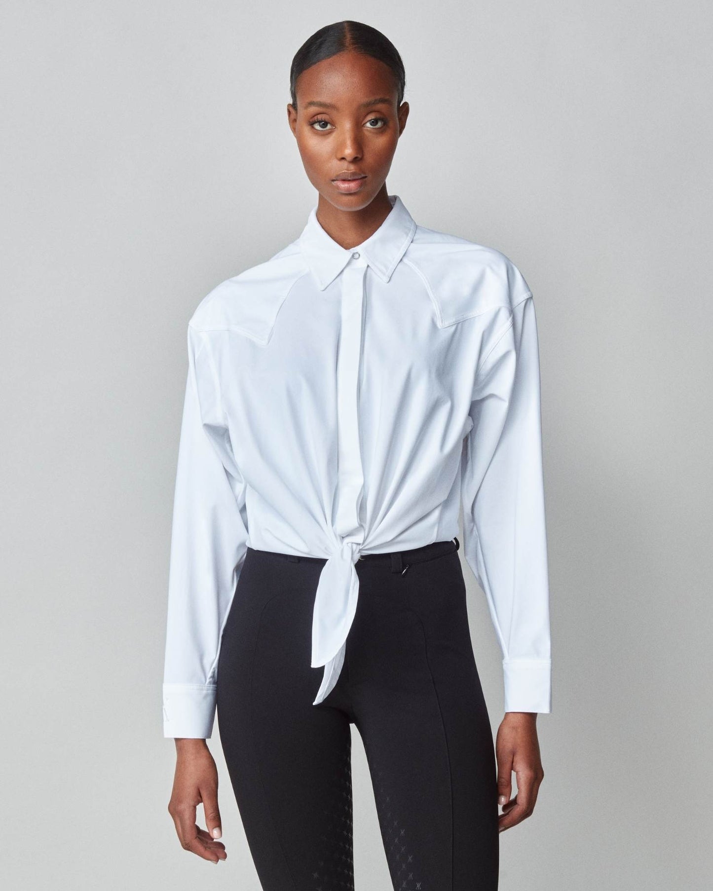 Riding shirt with front tie in stretch technical fabric, navy/white Yagya