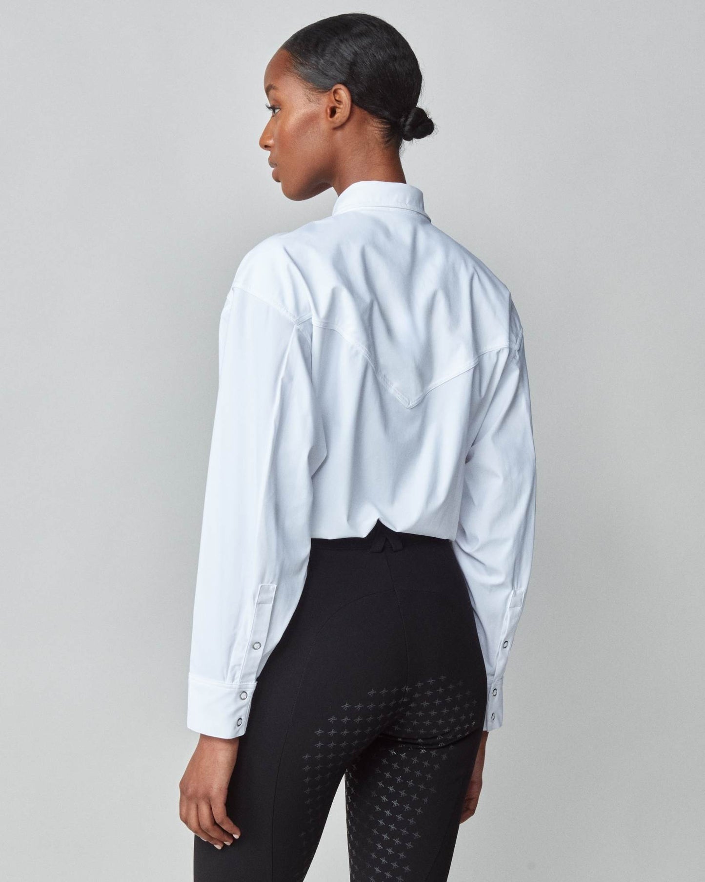 Riding shirt with front tie in stretch technical fabric, navy/white Yagya