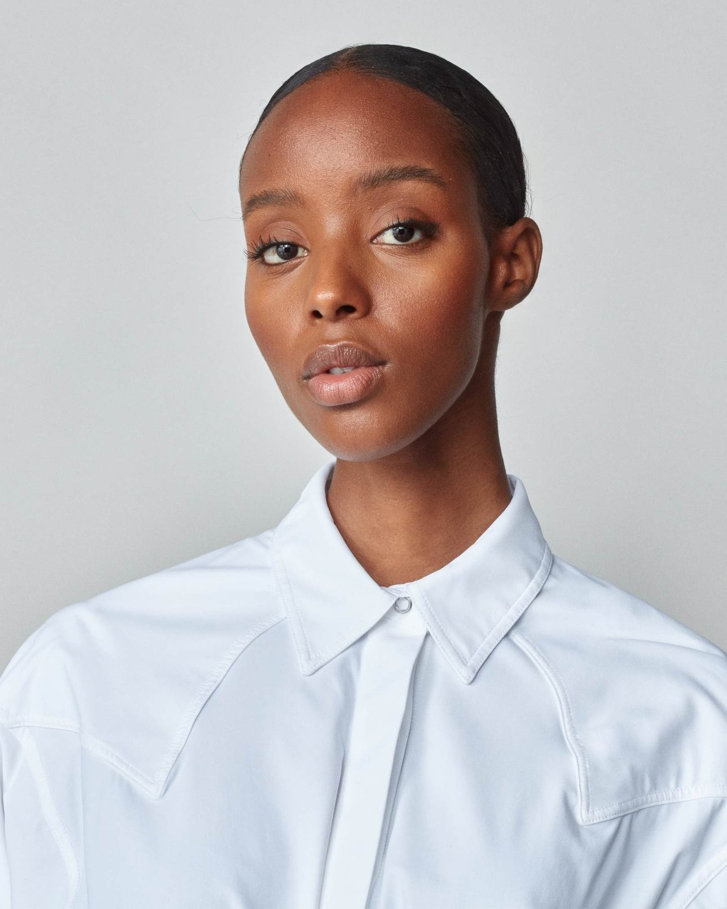 Riding shirt with front tie in stretch technical fabric, navy/white Yagya