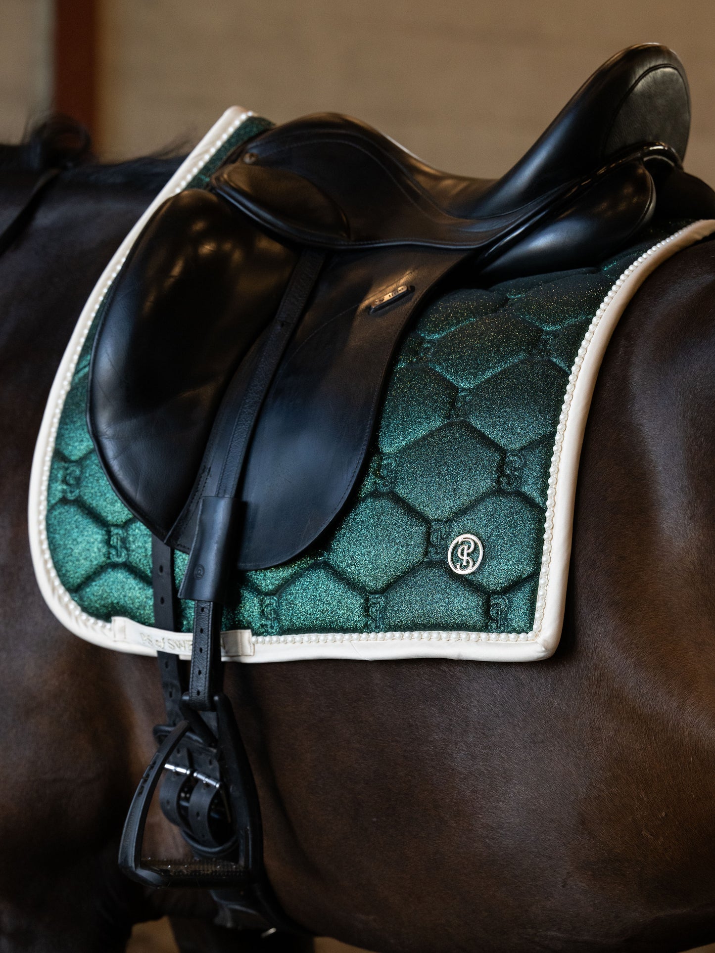 【2点セット】スターダストゼッケン&イヤーネット エメラルド 障害用/馬場用 2025ホリデー限定 Ps of Sweden