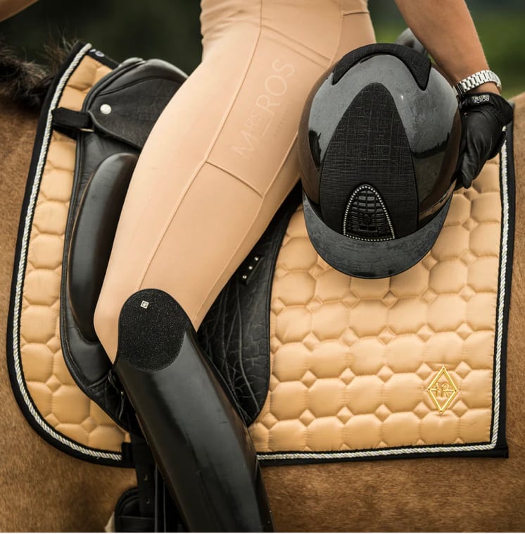 キルティングサドルパッド 速乾素材 馬場用ゼッケン Mrs Ros Equestrian｜乗馬用品店レクシア